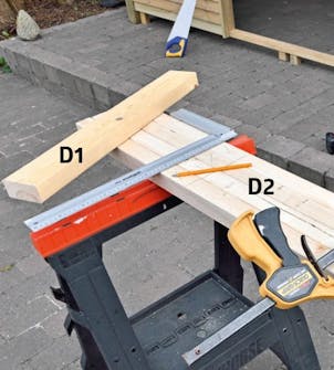 Pihavaraston ovien pystyosien yhteen puristaminen Pihavaraston pariovien pystyosien yhteen puristaminen